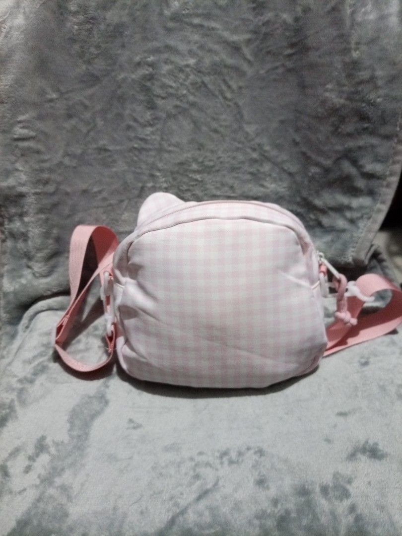 Hello Kitty Cloth Bag (Category: Cross-body Bags) located in Davao. Submitted by hermiepiam75360 (Listing ID 1464876674, Image 2). Description: .