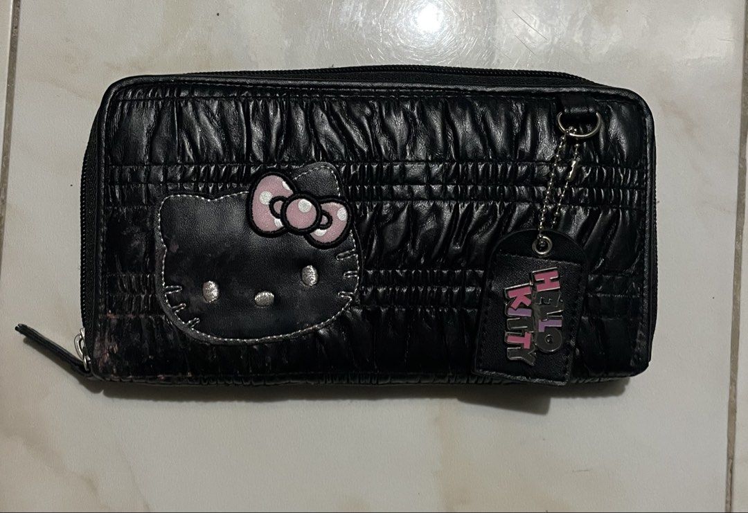hello kitty y2k wallet (Category: Wallets & Card holders) located in Paniqui. Submitted by chewwi (Listing ID 1464885213, Image 1). Description: no issue (brand new) .