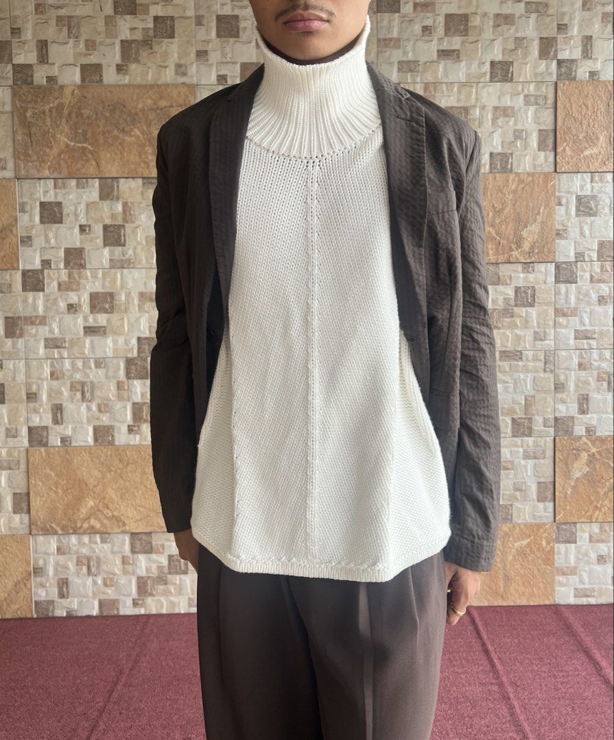 HELMUT LANG - MIX CABLE KNIT DESIGN SLEEVELESS (Category: Luxury Apparel) located in Bacolod City. Submitted by timelessbyjosh (Listing ID 1459049410, Image 2). Description: BEST FOR COZY OUTFITS SIZE : SMALL ACTUAL COLOR : WHITE COLOR RATE : 9. 5 OUT OF 10 CONDITION : NEAR NEW MATERIAL : 65 % VISCOSE & 35 % POLYAMIDE MADE IN : CHINA FLAWS : NONE / DAMAGED TAG DIMENSIONS LENGTH - 24 WIDTH - 22. 5 — BOXY FIT MEASUREMENT TAKEN WHILE LAYING FLAT. PL