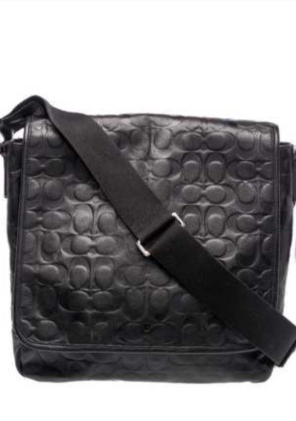 heritage Coach Embossed C leather Messenger bag (Category: Luxury Bags & Wallets) located in Navotas City. Submitted by ms.soulana (Listing ID 1464805424, Image 1). Description: PreOwned lightly Used WellUsed Authentic heritage Coach Embossed C on leather in classic black Messenger bag - Stylish debossed signature C pattern on the front flap - Adjustable nylon shoulder strap with sturdy metal hardware - Secure magnetic snap closure - Clean fabric