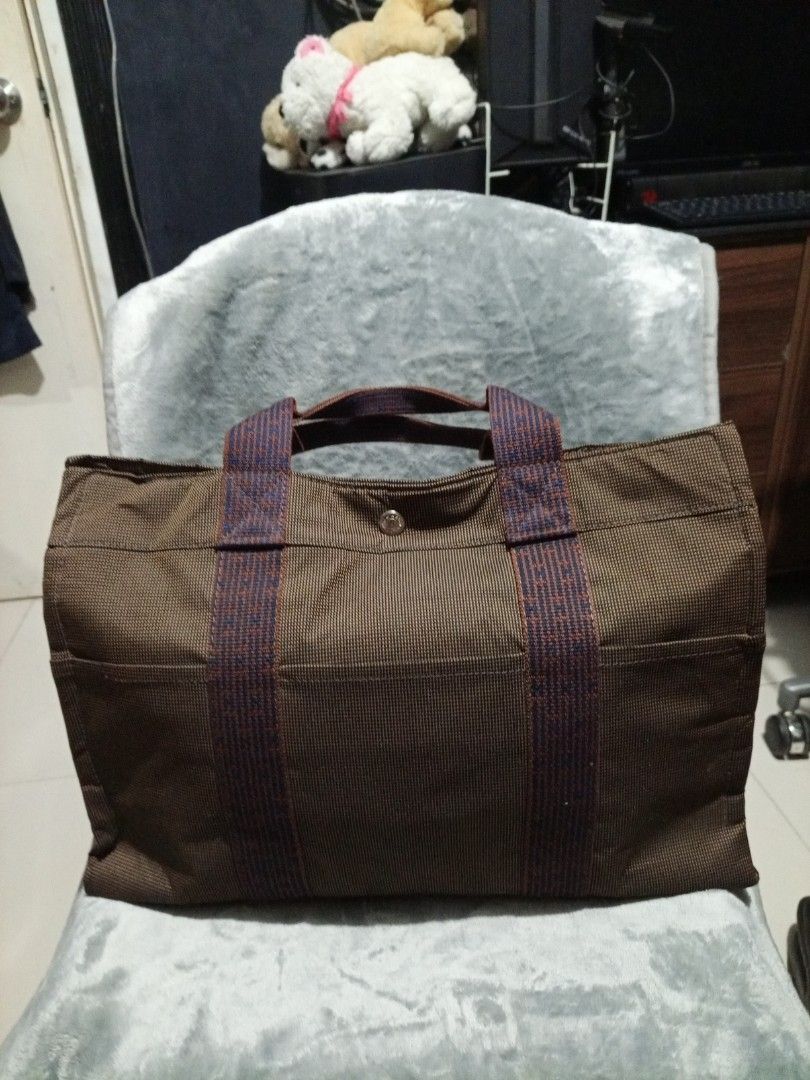 Hermes Hand Bag ( authenticity is not guaranteed ) (Category: Shoulder Bags) located in Davao. Submitted by hermiepiam75360 (Listing ID 1464908523, Image 1). Description: .