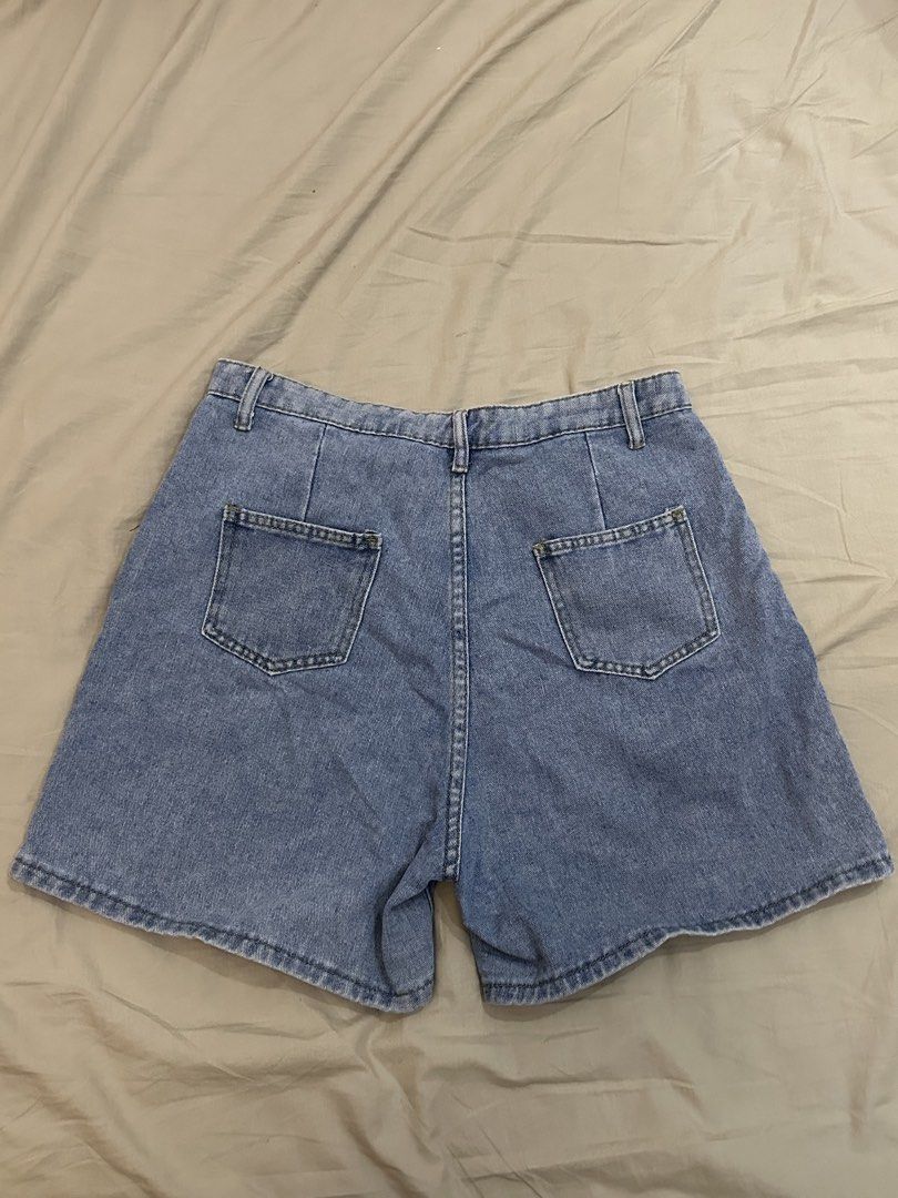 high waist short denim (Category: Shorts) located in Cainta. Submitted by mariacarpio_ (Listing ID 1464775780, Image 2). Description: .