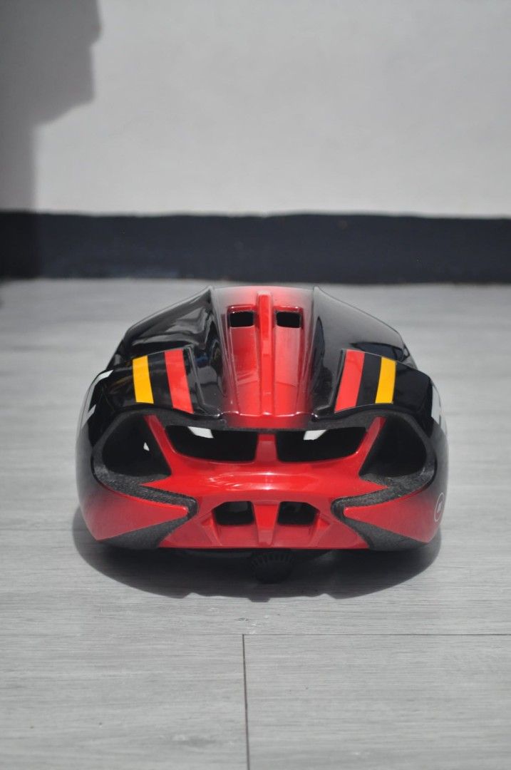 HJC Cycling Helmet (Category: Bicycles) located in Manila. Submitted by thirdyguerreroo (Listing ID 1464878557, Image 3). Description: HJC Cycling Helmet ✨️ - Napaka-kinis Onting Linis Lang 💯 - No Remarkable/Obvious Scratches 💯 - Hindi Amoy Anghit 💯 - Very Good Condition 💯 - Good Colorway, Bangis sa Daan 💯 -Kahit Anong Size Ng Ulo mo Kasya💯 No Box and Receipt, Helmet Only! ( P.S For Hospital bills ).