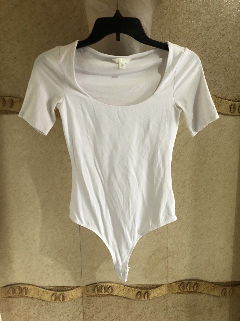 H&M basic bodysuit (Category: Others Tops) located in Santa Rosa. Submitted by eceldg05 (Listing ID 1464777815, Image 2). Description: H&M Basic bodysuit Xs-small Like new Issue: Nahawaan ng color sa my part na pwet see last pic.