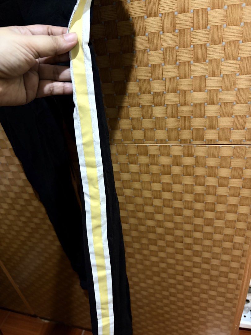 H&M Basic Organic Cotton Leggings Size 11-12Y (Category: Babies & Kids Fashion) located in Pangil. Submitted by chel_anne (Listing ID 1464842452, Image 2). Description: - Brand: H&M Basic - Material: Organic cotton with comfortable stretch - Size: EUR 152 / US 11-12Y - Design: Black with white and yellow side taping - Waistband: Elastic for easy wear - Condition: Good pre-loved condition.