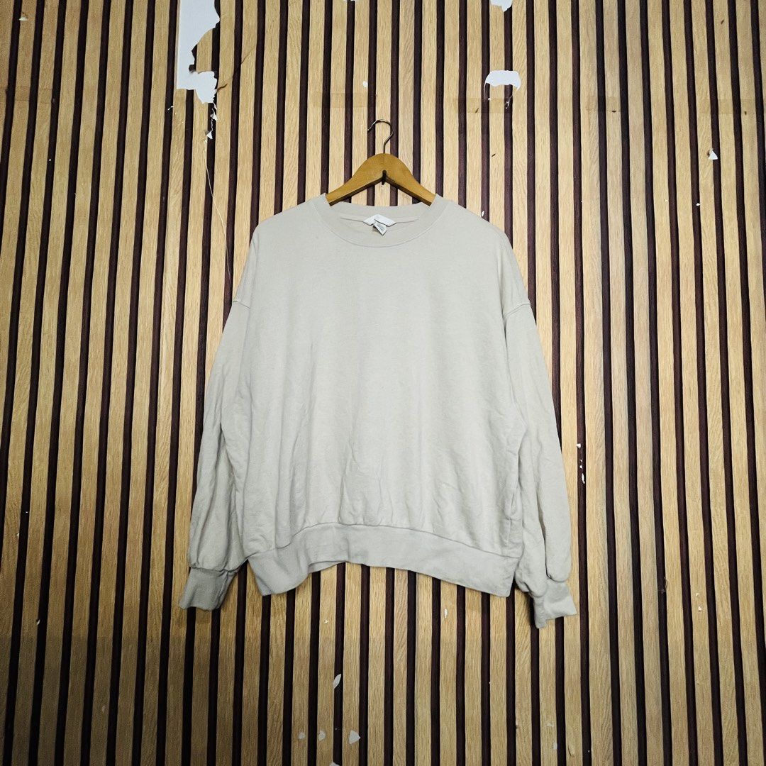 H&M BEIGE MEDIUM 25x23 YG02494 (Category: Coats, Jackets and Outerwear) located in Dasmarinas. Submitted by yg_supplies (Listing ID 1464817676, Image 1). Description: H&M BEIGE MEDIUM 25x23 YG02494.