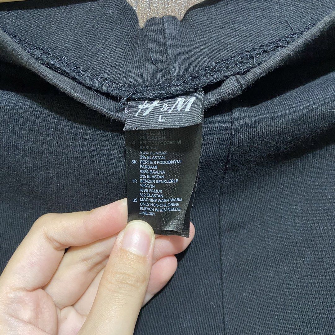 H&M Black Cotton Leggings (Category: Activewear) located in Marikina City. Submitted by jeliie (Listing ID 1464882298, Image 2). Description: No issue.