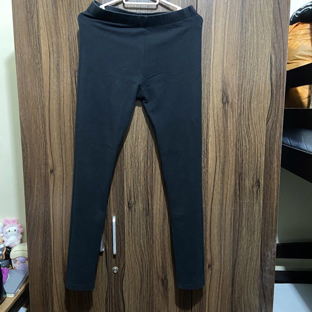 H&M Black Cotton Leggings (Category: Activewear) located in Marikina City. Submitted by jeliie (Listing ID 1464882298, Image 1). Description: No issue.