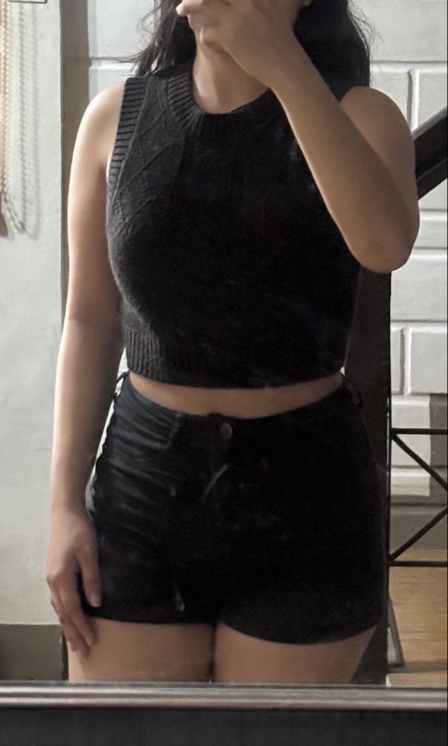 H&M Black Knitted Vest Top (Category: Sleeveless) located in Binan City. Submitted by mypreloved_haul (Listing ID 1464629681, Image 3). Description: LAST PRICE POSTED! FOR SURE BUYERS ONLY - fits xs to small! - no when worn photos! - last price posted! - please message only if sure buyer! - limited replies only. - Available unless mark as sold. - Ship via j&t or lalamove for same day. -Mode of payment: Gcash 📍Biñan Laguna .