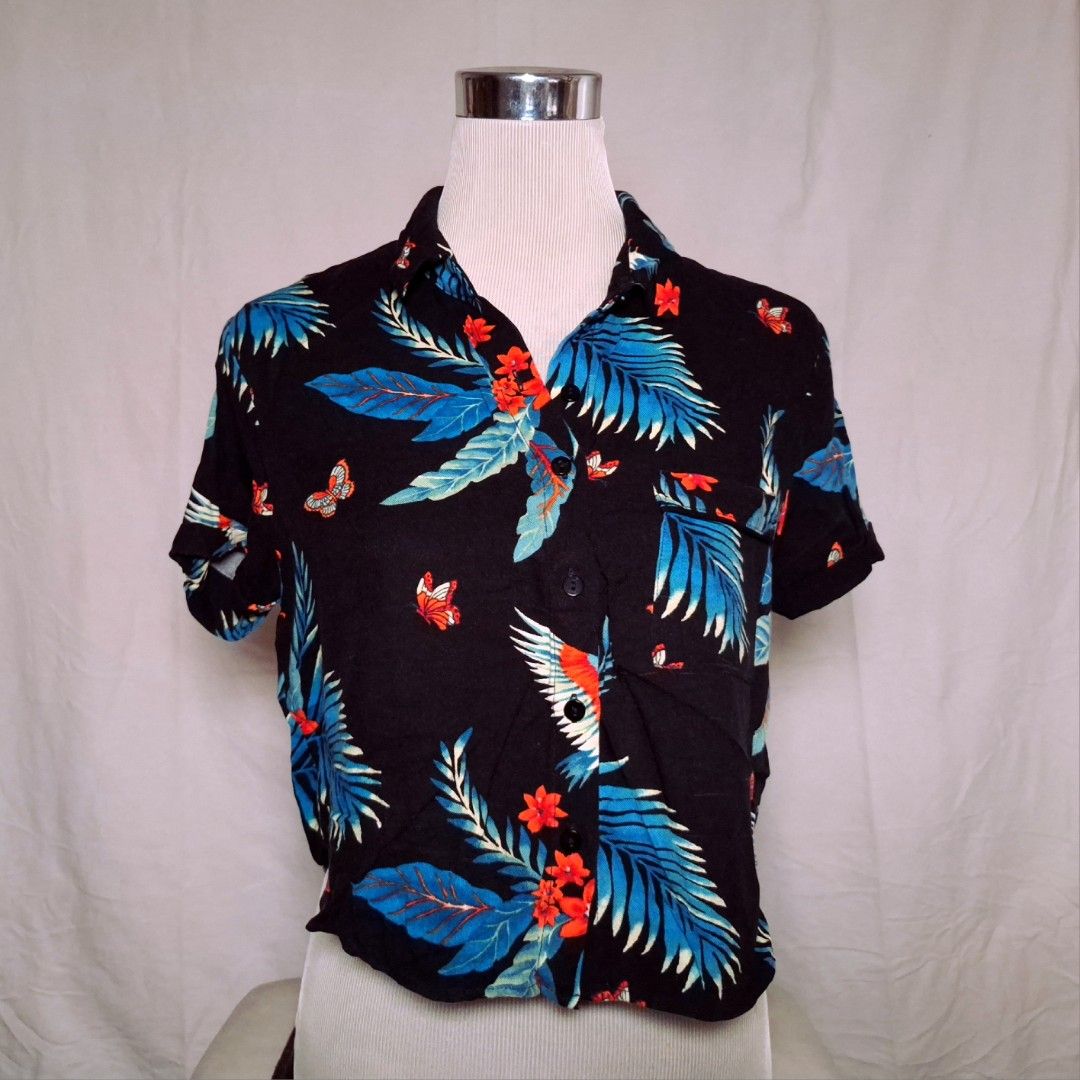 [H&M] Black Tropical Polo (Category: Blouses) located in Manila. Submitted by yenna.thrift (Listing ID 1464905415, Image 1). Description: Best fits: extra small to small material: rayon conditon: 10/10 reason for sale: does not fit me anymore - - #casual #tropical.