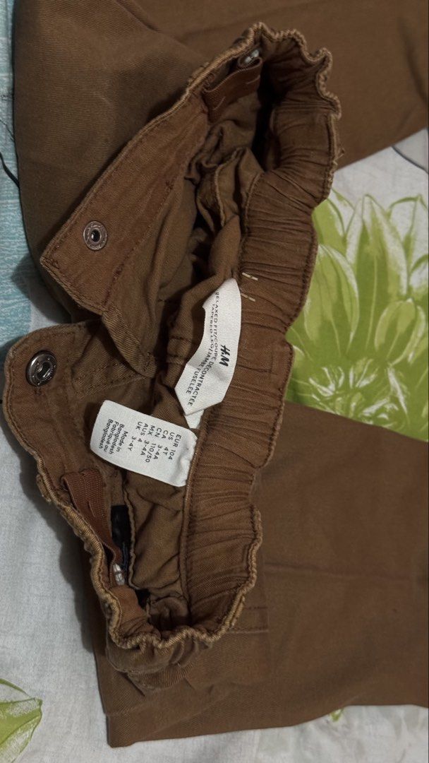 H&M Brown Pants 2-3YRS OLD (Category: Babies & Kids Fashion) located in Makati City. Submitted by myprelovedddc (Listing ID 1464806365, Image 3). Description: - Brand: H&M - Size: EUR 104 / US 4T - Color: Classic Brown - Fit: Relaxed fit - Waistband: Easy elastic waist with snap button closure - Pockets: Two front pockets and two back patch pockets - Condition: like new, soft denim.