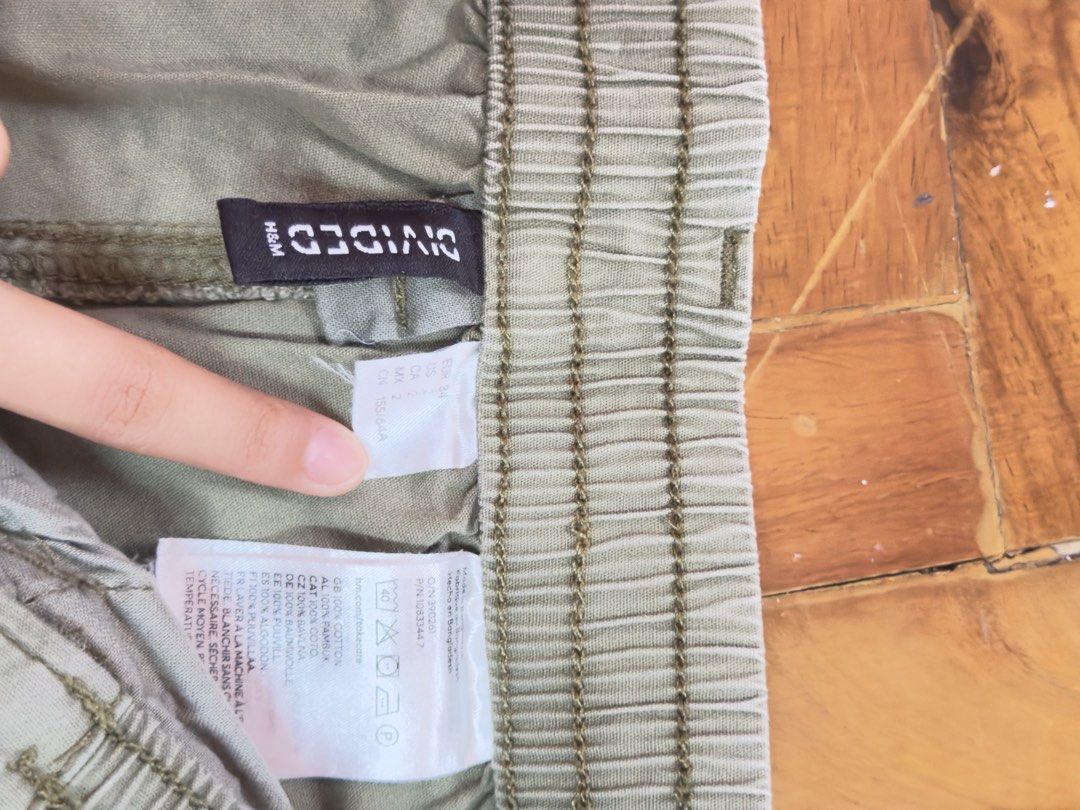 H&M Cargo Pants (Category: Other Bottoms) located in Antipolo. Submitted by hiekeyana (Listing ID 1464790593, Image 2). Description: .