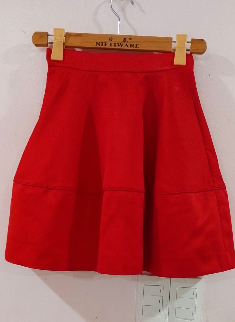 H&M classic red structured circle skirt (Category: Skirts) located in Cabanatuan. Submitted by miss.maia (Listing ID 1464904780, Image 2). Description: H&M classic red structured circle skirt featuring a distinctive horizontal panel seam detailing across the middle. It is crafted with a high waist, dynamic pleats, and a flared, tiered silhouette that holds its volume well.