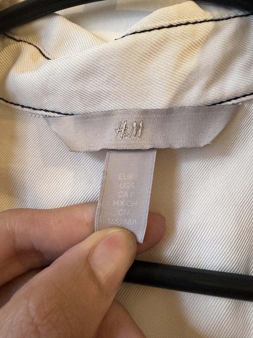 H&M contrast stitch button down shirt (Category: Longsleeves) located in Las Pinas. Submitted by bibliomomma (Listing ID 1464842495, Image 3). Description: Relaxed, oversized fit, button-down front, and wide folded cuffs for extra detail. Tagged size small, but designed with a roomy cut No photo when worn MOP Gcash.