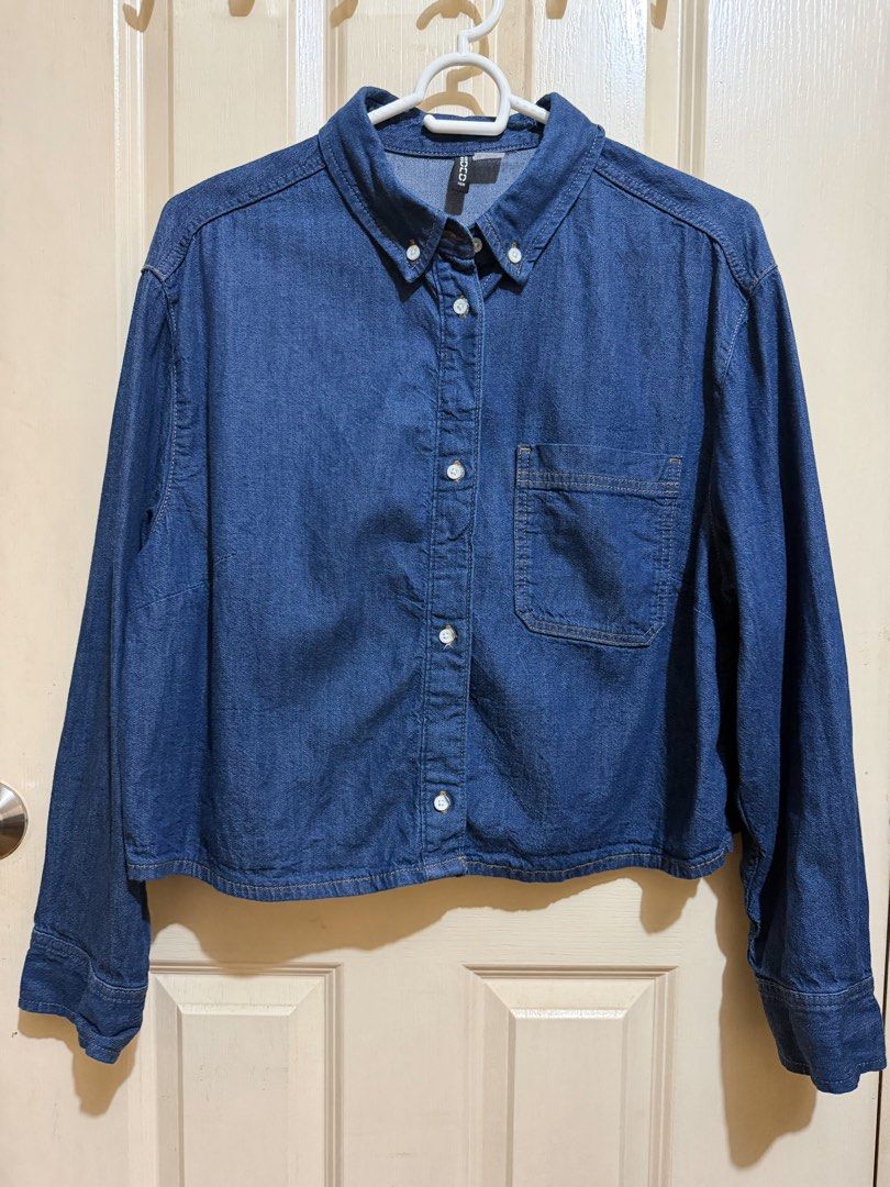 H&M Cropped Denim Top (XL) (Category: Longsleeves) located in Pasig City. Submitted by paolasoriano_wind (Listing ID 1464845906, Image 1). Description: Like new. Worn 2x only. Condition 10/10. No flaws. XL, super flattering for curvy shapes. Premium but comfy fabric (not too thin or too thick). Looks like Zara. Very chic. Purchased last month from H&M Greenbelt. Original Price: P1,499.