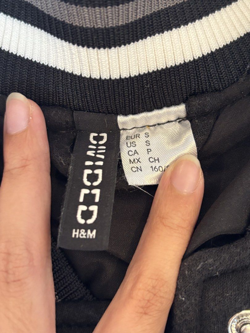 H&M Cropped Varsity Jacket (Category: Coats, Jackets and Outerwear) located in Caloocan City. Submitted by lovedby_chi8 (Listing ID 1464836530, Image 2). Description: .