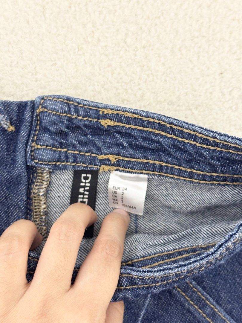H&M denim skort (Category: Shorts) located in Urdaneta. Submitted by hellocity16 (Listing ID 1464871129, Image 2). Description: Xs on tag.