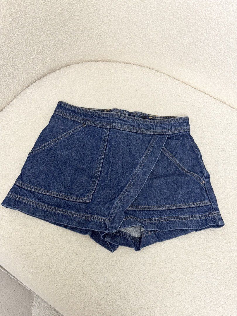 H&M denim skort (Category: Shorts) located in Urdaneta. Submitted by hellocity16 (Listing ID 1464871129, Image 1). Description: Xs on tag.