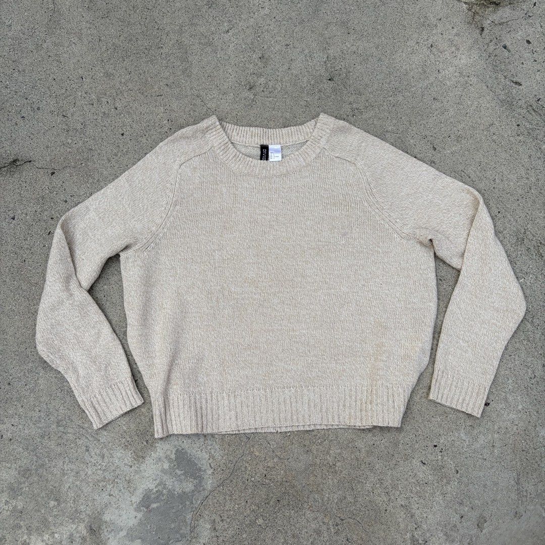 H&M Divided Beige Knit Sweater (Category: Longsleeves) located in Manila. Submitted by twoninehundred (Listing ID 1464962142, Image 1). Description: - Brand/Style: H&M Divided beige knit sweater - Fit: Relaxed fit with long sleeves - Design: Round neckline, ribbed cuffs, and hem - Material: Soft and lightweight fabric - Styling: Neutral color tone, perfect for easy pairing with jeans or skirts * No exchange / return / refund / No WW or try on * P