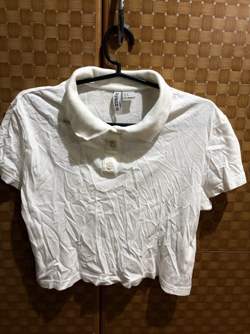 H&M Divided White Crop Polo Top Size M (Category: Shirts) located in Pangil. Submitted by chel_anne (Listing ID 1464840874, Image 3). Description: - Brand/Model: H&M Divided white cropped polo shirt - Size: Medium (fits true to size) - Details: Short sleeves, pointed collar, two-button front placket - Material: Ribbed knit with stretch for comfort - Condition: Clean, pre-loved basic (needs a quick iron from storage) - Style: Perfect for effortles