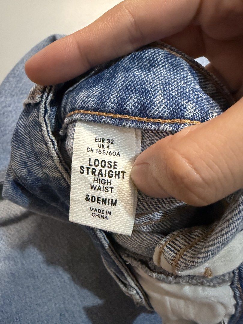 H&M loose straight denim pants (Category: Jeans) located in Quezon City. Submitted by archivesbya (Listing ID 1464829074, Image 3). Description: H&M loose straight denim pants Condition:10/10 waist: 26-27 inch length: 39 inch issue: none .