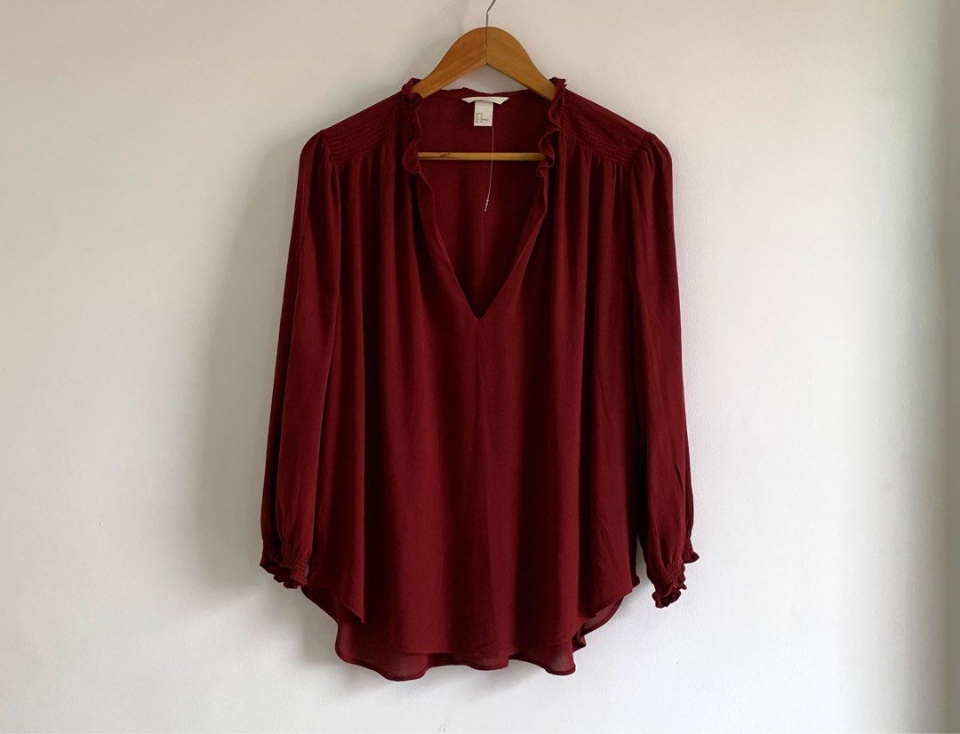 H&M Loose Top (Category: Blouses) located in Paranaque City. Submitted by famsale2016 (Listing ID 1464782016, Image 2). Description: Like new to Bnew condition ✨ Size XL -Maroon/burgundy long-sleeve blouse .