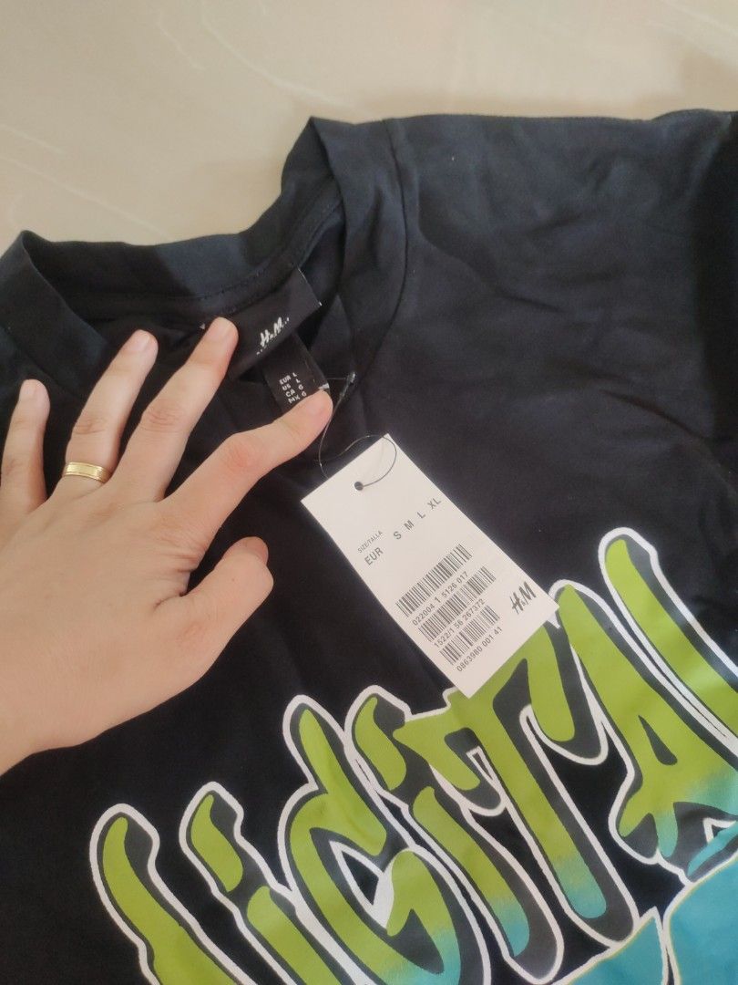 H&M Mens shirt (Category: Tshirts & Polo Shirts ) located in Aliaga. Submitted by kmapparel (Listing ID 1464781062, Image 2). Description: .