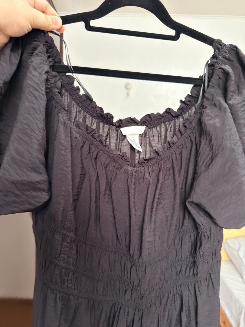 H&M Puff Maxi Dress (Category: Dresses) located in Las Pinas. Submitted by monicaspreloved (Listing ID 1464851063, Image 3). Description: Fits xl-xxl No flaws MOP: Bank transfer only Shipping: Grab/Lalamove/J&T.