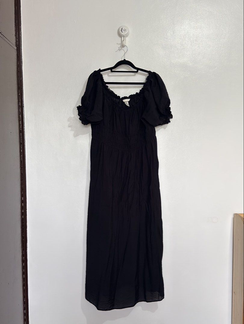 H&M Puff Maxi Dress (Category: Dresses) located in Las Pinas. Submitted by monicaspreloved (Listing ID 1464851063, Image 2). Description: Fits xl-xxl No flaws MOP: Bank transfer only Shipping: Grab/Lalamove/J&T.