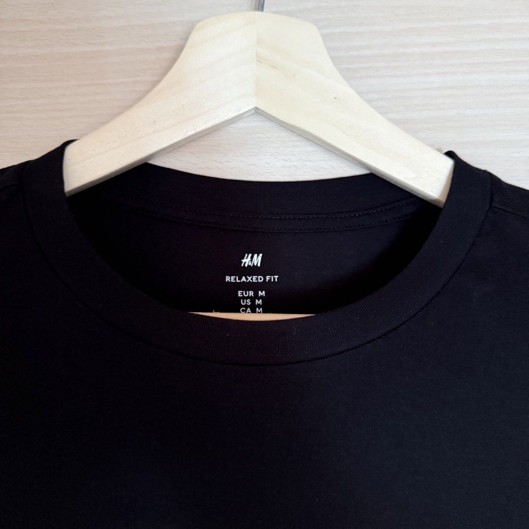 H&M Relaxed Fit T-Shirt (Bundle) (Category: Tshirts & Polo Shirts ) located in Mandaluyong City. Submitted by lucassellsss (Listing ID 1464899870, Image 3). Description: Reason for selling: Decluttering Selling as a bundle Product details: Size - Medium (Can fit medium to large) Fit - Relaxed Fit Color - Black Lightweight cotton jersey Round and rib-trimmed neckline Dropped shoulders Straight-cut hem Relaxed fit for a generous but not oversized s