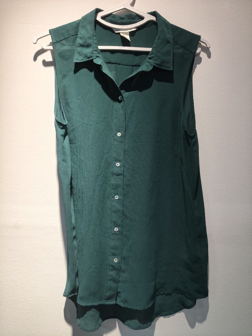 H&M Sheer Sleeveless M (Category: Blouses) located in Pasig City. Submitted by furmom06 (Listing ID 1464820285, Image 1). Description: Fits Small -Medium Sheer fabric, needs inner top/layering.