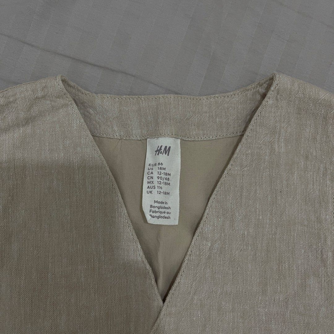 H&M vest & pants for toddler (Category: Babies & Kids Fashion) located in Dasmarinas. Submitted by Bclosettt (Listing ID 1464891460, Image 2). Description: Worn once only for my baby's 1st bday photoshoot Declutter .