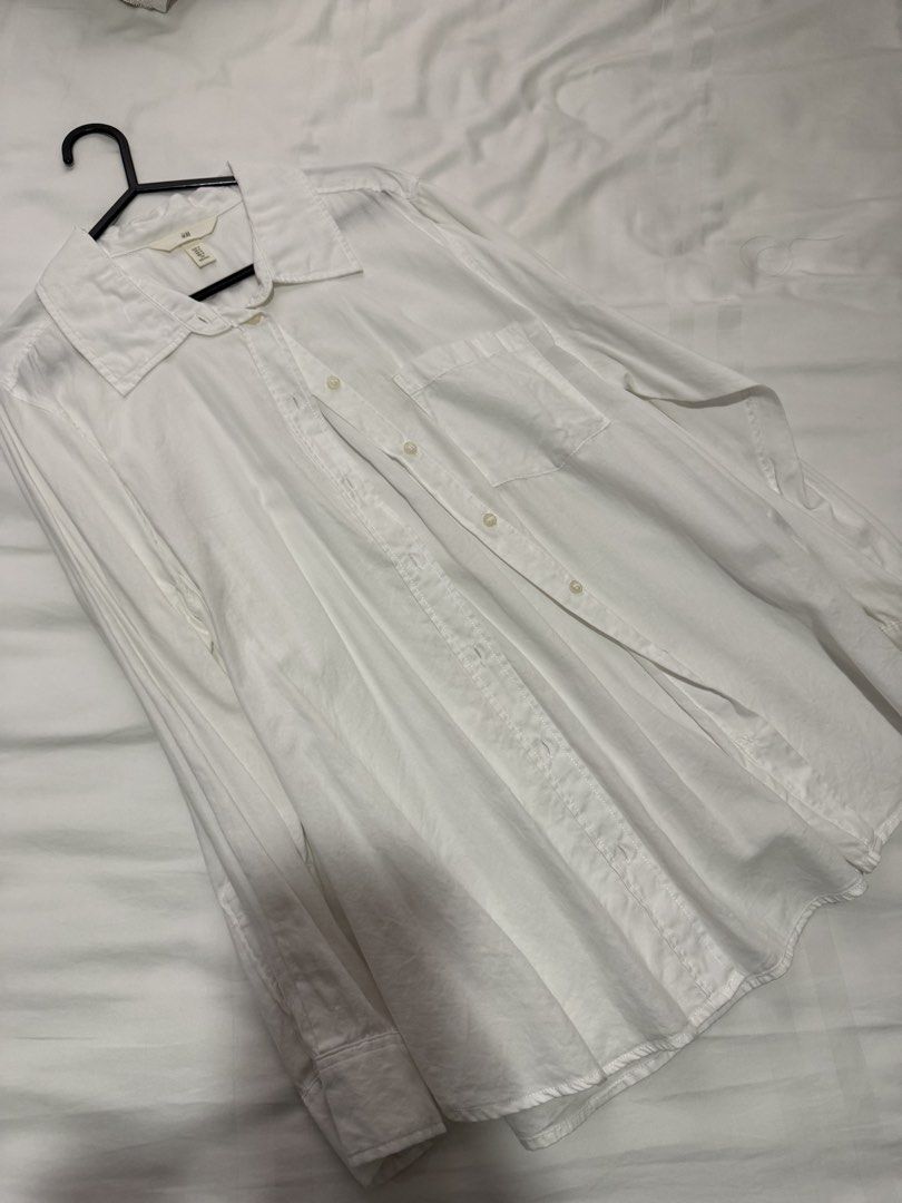 H&M White Button-Up Long Sleeve Shirt (Category: Longsleeves) located in Quezon City. Submitted by jessyda (Listing ID 1464825072, Image 1). Description: - Brand: H&M - Item: Classic white long-sleeve button-up shirt - Size: Medium - Details: Standard collar, front button placket, single left chest pocket - Fabric: Crisp and lightweight - Condition: Excellent wardrobe basic, ready to wear - Styling: Perfect tucked into trousers or worn open over 