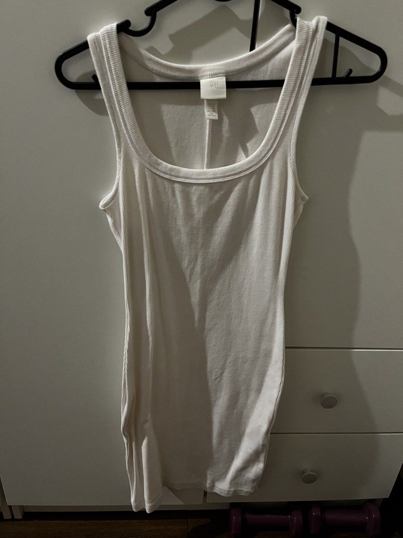 H&M White Fitted Dress (Category: Dresses) located in Manila. Submitted by theclosetedit126 (Listing ID 1464887785, Image 1). Description: .
