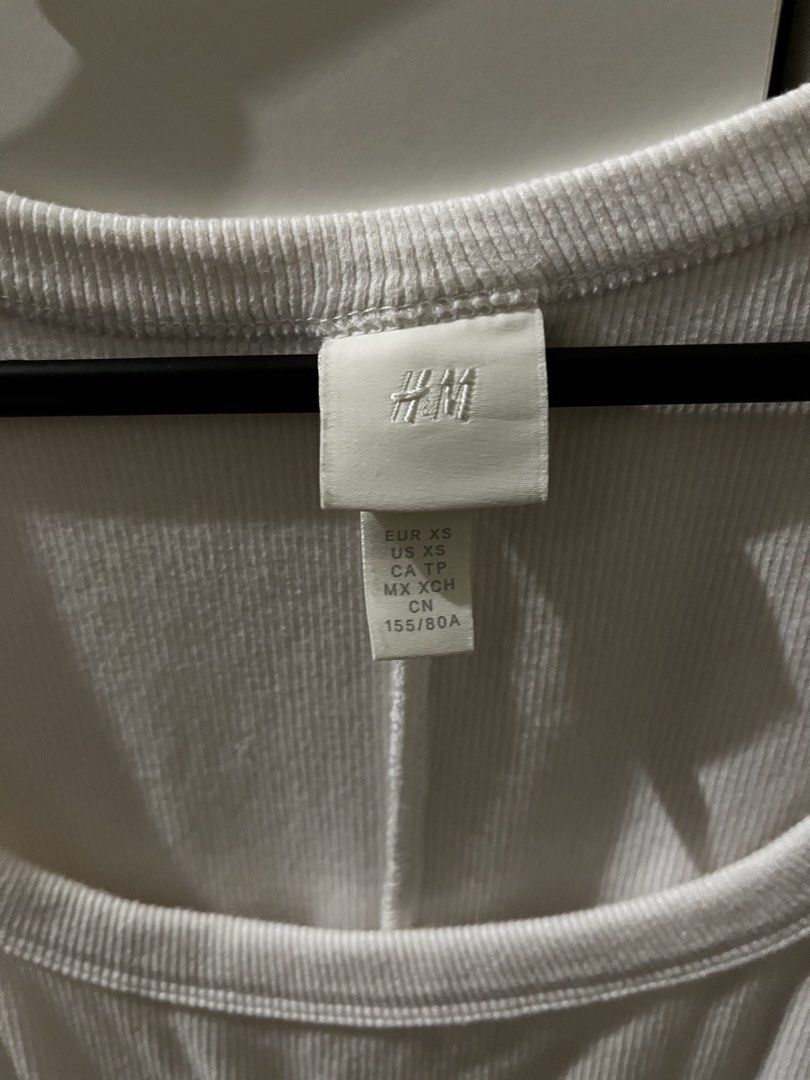 H&M White Fitted Dress (Category: Dresses) located in Manila. Submitted by theclosetedit126 (Listing ID 1464887785, Image 2). Description: .