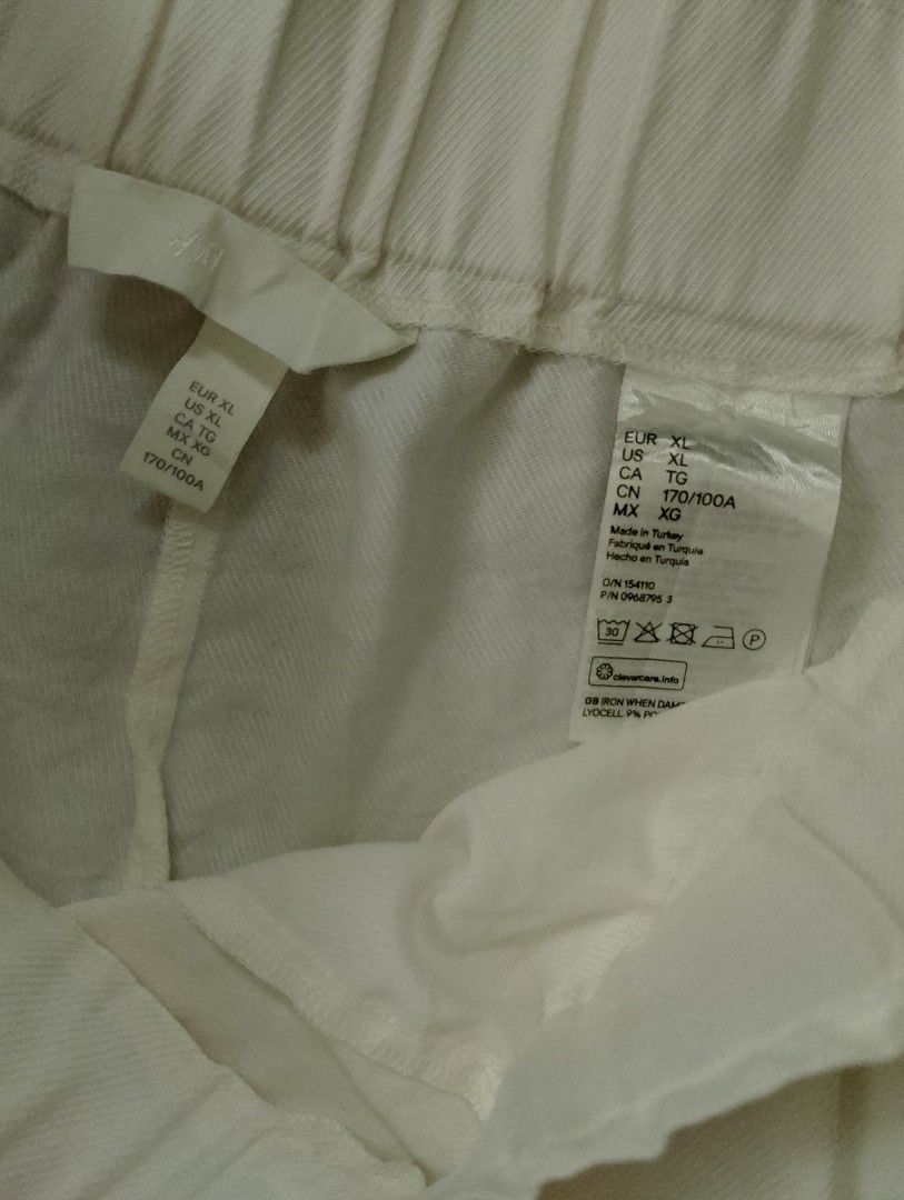 H&M Women's Short (Category: Shorts) located in Cabadbaran. Submitted by ztsfinds (Listing ID 1464836284, Image 3). Description: -This is curated ukay clothes, already washed. -Color may vary due to lighting. -Size: XL 170/100A -Length: 48 cm -Waist ( laid flat): 49 cm Leg Opening: 37.5 cm -Color: Off White.