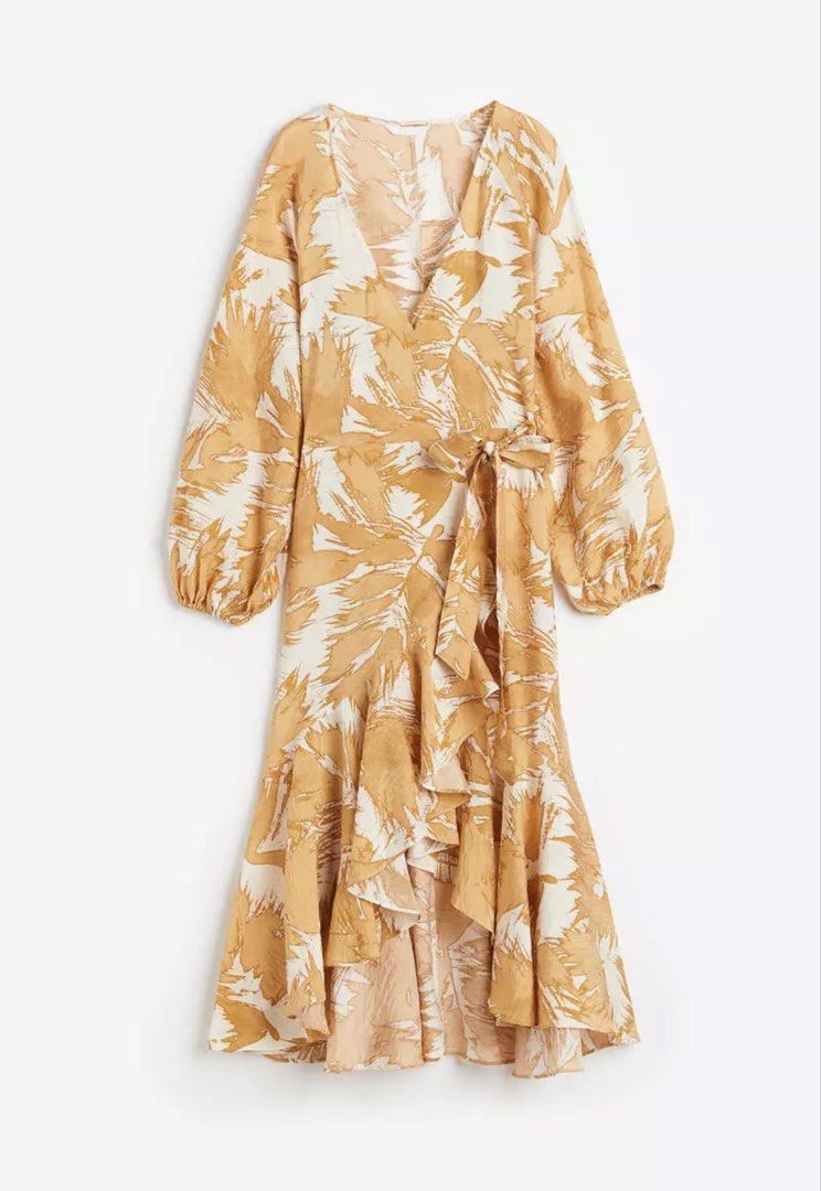 H&M Wrap Dress (Category: Dresses) located in Las Pinas. Submitted by monicaspreloved (Listing ID 1464852504, Image 1). Description: Fits xxl No flaws MOP: Bank transfer only Shipping: Grab/Lalamove/J&T.