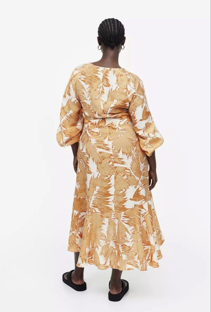 H&M Wrap Dress (Category: Dresses) located in Las Pinas. Submitted by monicaspreloved (Listing ID 1464852504, Image 3). Description: Fits xxl No flaws MOP: Bank transfer only Shipping: Grab/Lalamove/J&T.