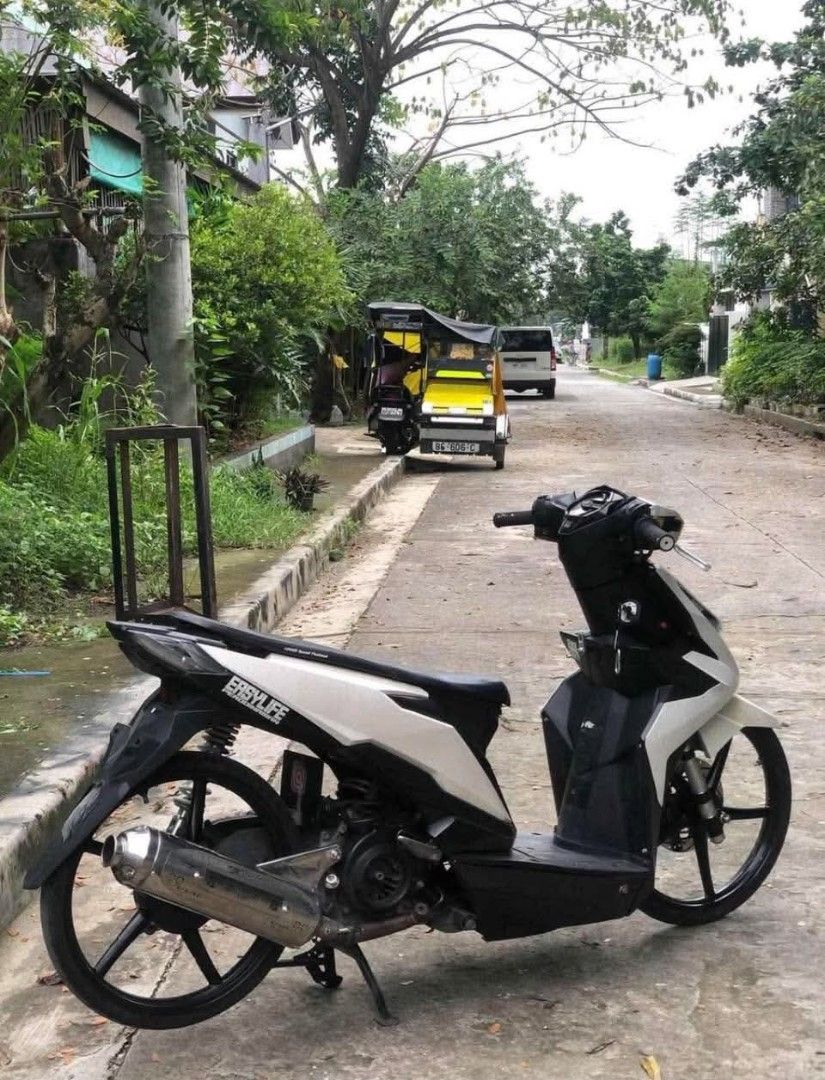 Honda beat (Category: Motorbikes for Sale) located in Manila. Submitted by zabdielbal68531 (Listing ID 1464802346, Image 2). Description: BEAT STREET FI 2019 MODEL SPECS ENKEI 17S MAGS RCB 310MM REAR SHOCK LIGHTEN FRONT SHOCK KING DRAG CALIPER BRACKET BREMBO CALIPER (COPY) RCB BRAKEMASTER (COPY) 70% CNC BOLTS WORKING STARTER WORKING ILAW SIXSEVEN 1OF1 PIPE ENGINEEE 55mm block Port & polish head 150cc injectors straight sun racing panggilid as in 