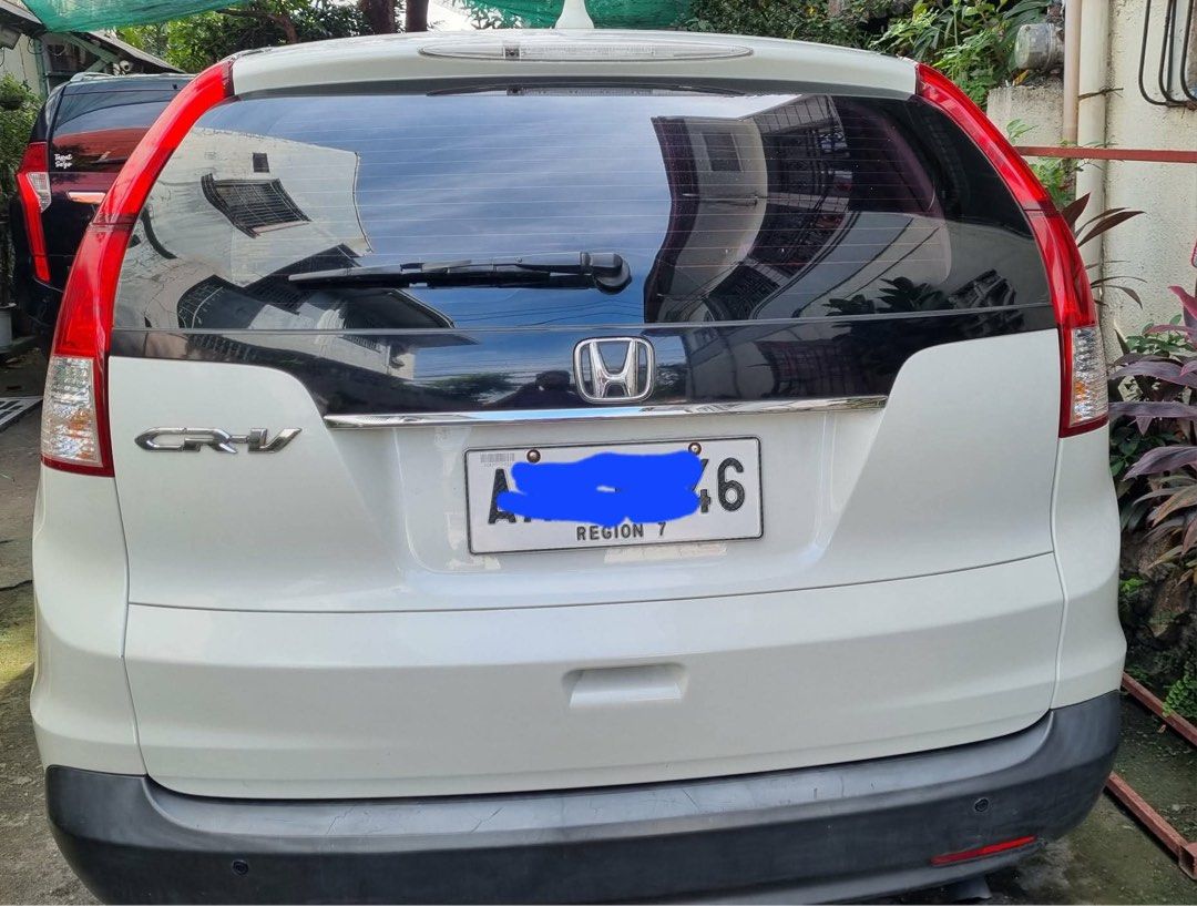 Honda CR-V 2.0 (A) (Category: Used Cars) located in Cainta. Submitted by charizarding (Listing ID 1464938464, Image 2). Description: Honda CRV 2015 Model Color: White Newly changed battery New tires RFS: Not using anymore.