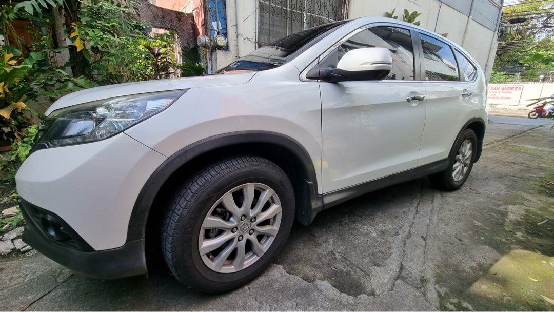 Honda CR-V 2.0 (A) (Category: Used Cars) located in Cainta. Submitted by charizarding (Listing ID 1464938464, Image 3). Description: Honda CRV 2015 Model Color: White Newly changed battery New tires RFS: Not using anymore.