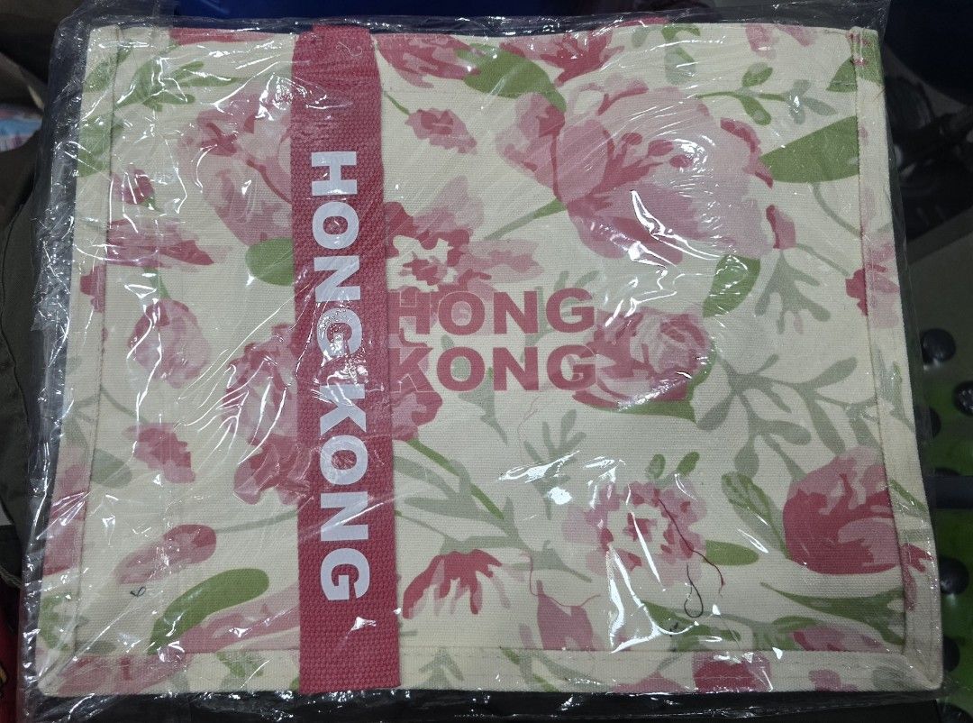 Hongkong Souvenir Bag (Category: Tote Bags) located in Manila. Submitted by badtzmimi (Listing ID 1464893380, Image 1). Description: .