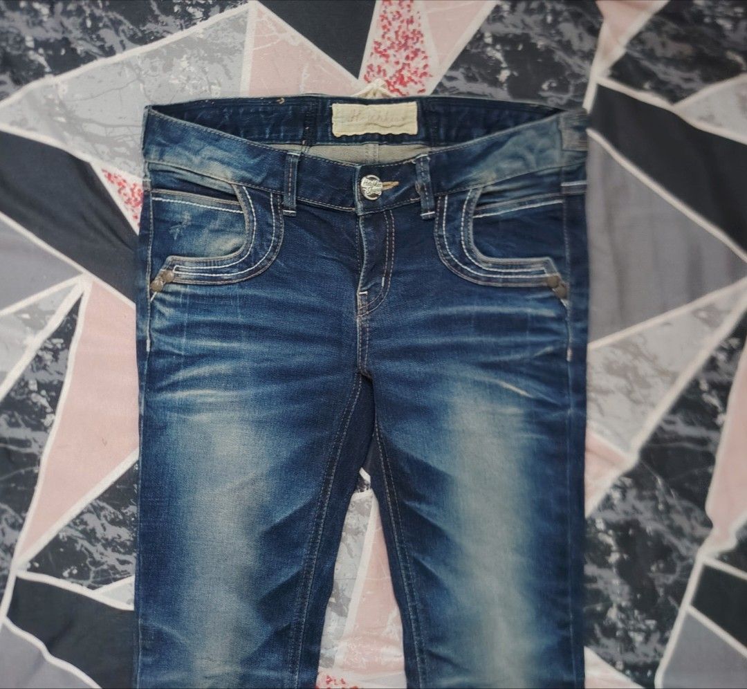 Hotchkiss Y2K Jeans (Category: Jeans) located in San Fernando. Submitted by vincentgomez (Listing ID 1464815430, Image 2). Description: Hotchkiss Y2K Jeans -Waistline 30 -Length 38 -Leg Opening 7 -Excellent Condition -Flawless La Union 📍.