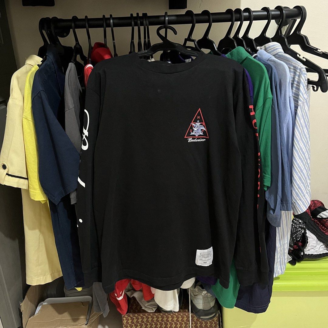 Huf x Budweiser Longsleeve (Category: Coats, Jackets and Outerwear) located in Guagua. Submitted by 2ndpick.ph (Listing ID 1464882287, Image 1). Description: Huf x Budweiser Longsleeve Dimes:18x26 Condition:9.5/10 Color rate:9.5/10 No issue 300+sf j&t ₱50luzon ₱70 visayas,Mindanao Pampanga loc.