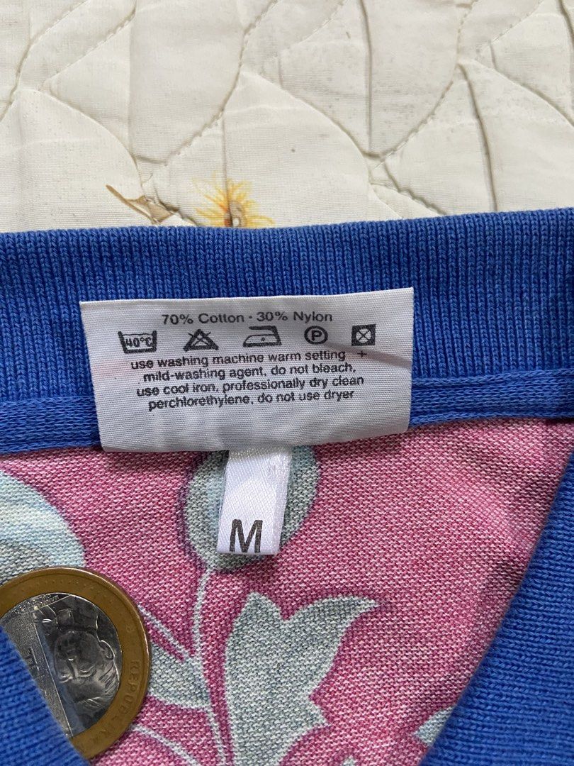HUGO BOSS FLORAL DESIGN (Category: Tshirts & Polo Shirts ) located in Salug. Submitted by bagdoi_finds (Listing ID 1464895975, Image 3). Description: MEDIUM ON TAG BEST FIT LARGE.