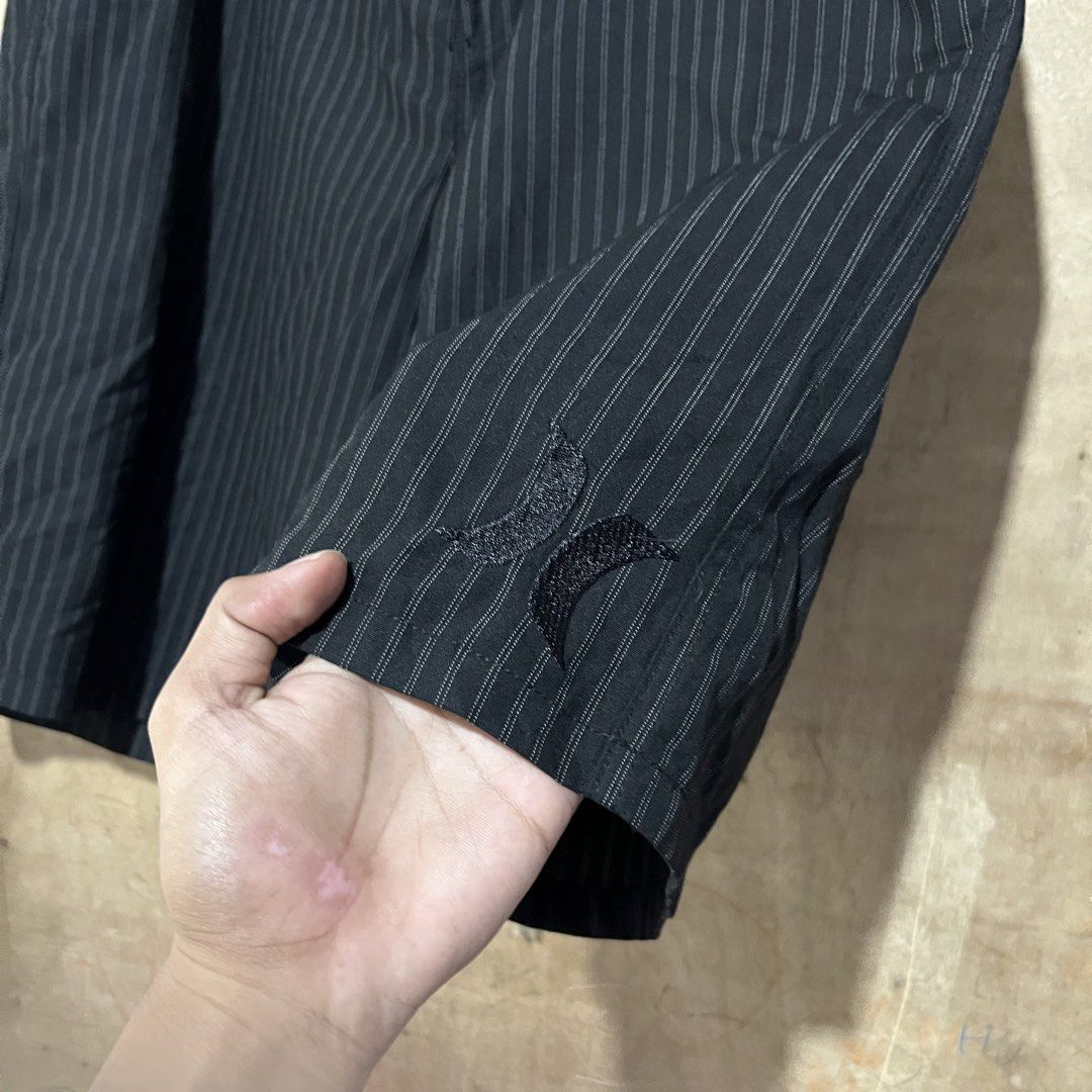 Hurley Black Pinstripe Shorts Size 33 (Category: Shorts) located in Sipalay. Submitted by rjhndarnie19 (Listing ID 1464797520, Image 2). Description: - Brand: Hurley - Color: Black with subtle pinstripes - Size: 33 (Made in India) - Features: Button closure, belt loops, and functional front pockets - Detail: Small embroidered Hurley logo on the lower left leg - Condition: Excellent pre-loved condition, 100% authentic - Perfect for casual outings 