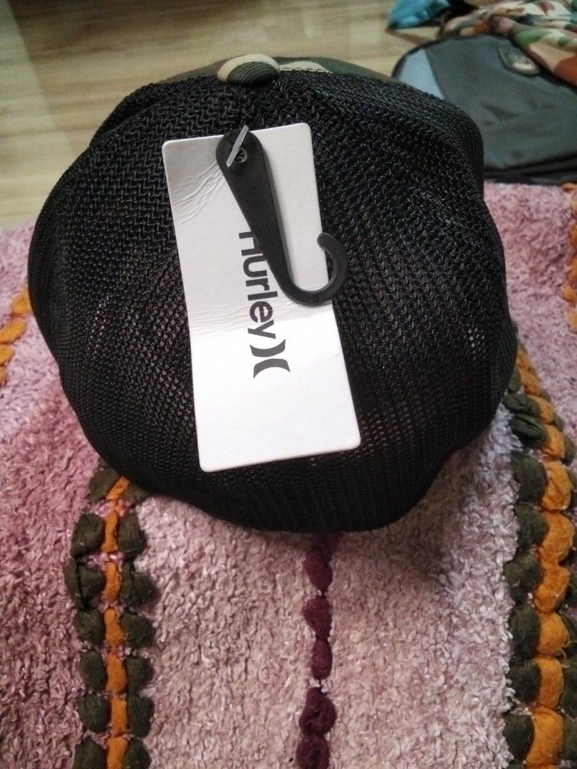 Hurley cap (Category: Activewear) located in Calasiao. Submitted by alluringvenus.thriftshop (Listing ID 1464899662, Image 2). Description: Hurley cap brand new with tags.