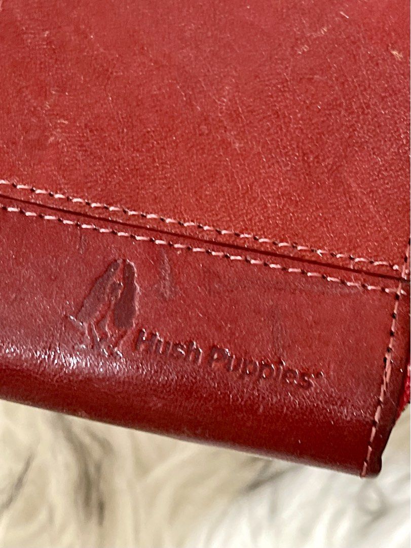Hush Puppies Leather Short Wallet (Category: Wallets & Card holders) located in Teresa. Submitted by savvyonbranded (Listing ID 1464878448, Image 2). Description: 3.7 x 4.5 inches .