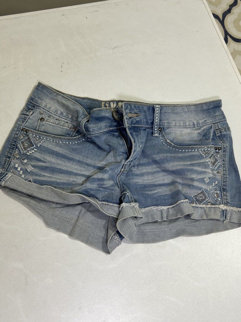 Hydraulic Bailey Denim Shorts Size 5/6 (Category: Shorts) located in Manila. Submitted by sennisen (Listing ID 1464924930, Image 1). Description: - Brand: Hydraulic Bailey - Wash: Light blue - Fit: Mid-rise with a bit of stretch (98% cotton, 2% spandex) - Details: Diamond embroidery and rhinestone hardware on front pockets - Hem: Cuffed raw hem - Closure: Zip fly with button.
