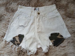 (Category: ) located in . Submitted by thriftby.cla (Listing ID 1464889187, Image 1). Description: .